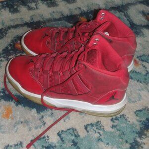 Nike Jordan Max Aura High Top Basketball Shoes Sneakers Red & White youth 4.5